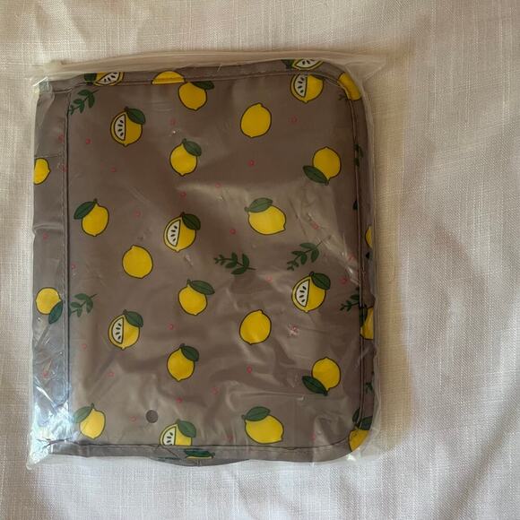 Hanging Toiletry Bag- Lemon Print - Picture 12 of 13
